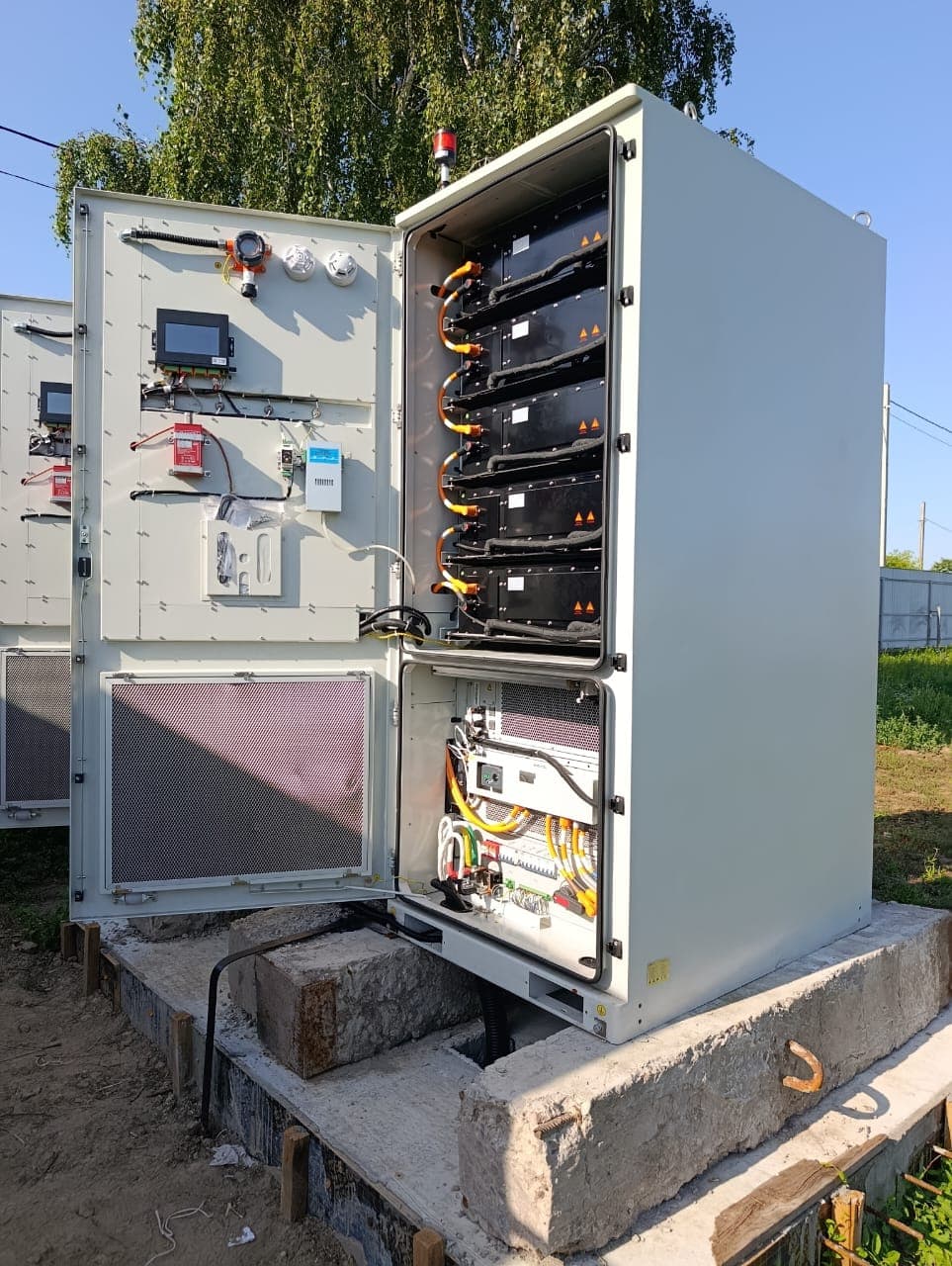 Armario de baterías y control para respaldo energético